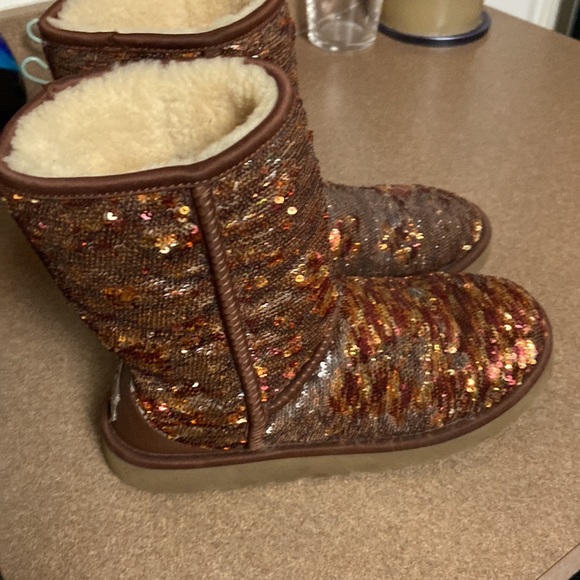 UGG SEQUINS ANKLE BOOTS - Picture 5 of 11